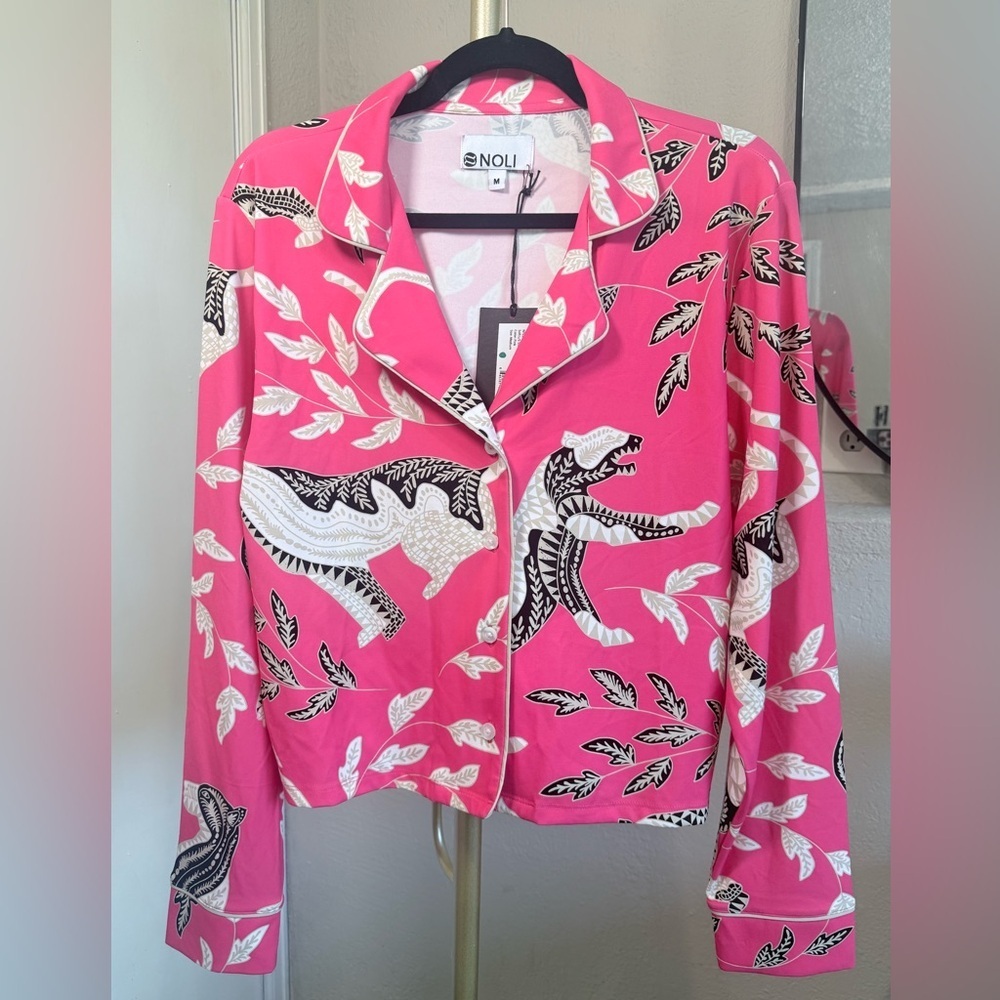NWT - Noli Pink and White Cheetah Print Collared Button-Up Shirt - Size M - Picture 2 of 14